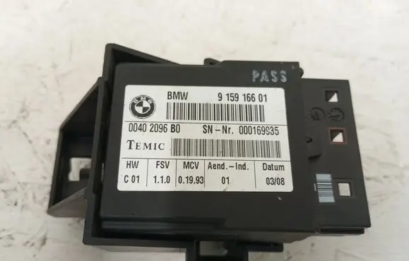 BMW 5 E60 E61 Seat heating relay 915916601 00402096 000169935