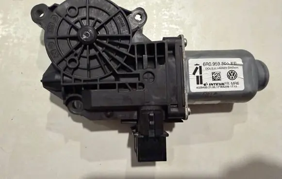 Volkswagen Amarok Front door window regulator motor 6R0959801EE