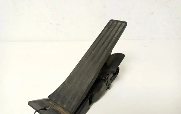 BMW 1 F20 F21 Accelerator throttle pedal 6853176