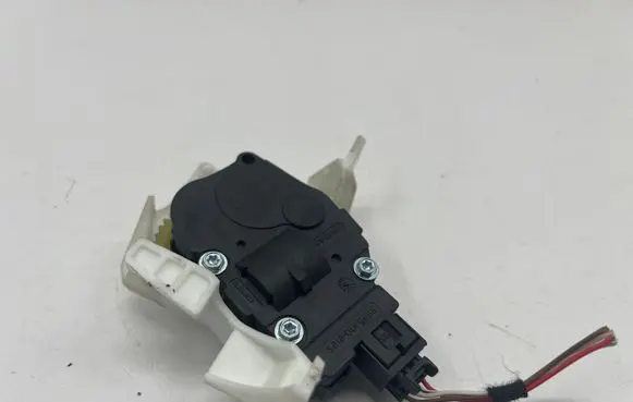 Porsche Macan (95B) Air flap motor/actuator K9749007