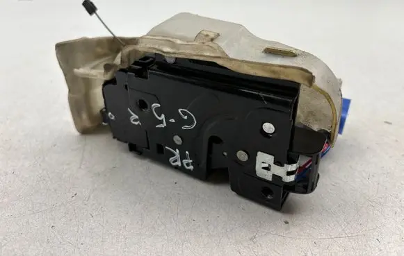 Volkswagen Golf Plus Front door lock