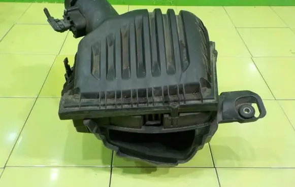 BMW 2 F45 Air filter box 7609482