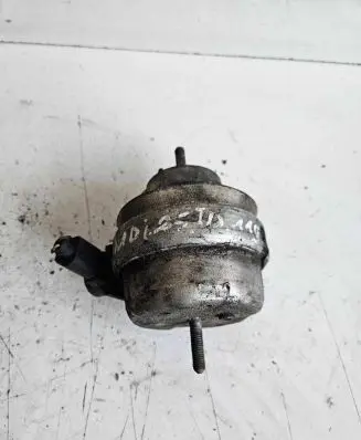 Audi A6 S6 C5 4B Engine mount bracket 8D0199382M