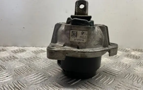 BMW 7 F01 F02 F03 F04 Engine mount bracket 6777371