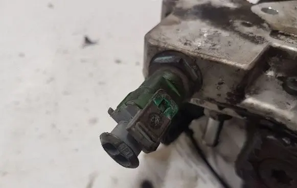 Volvo XC90 Fuel injection high pressure pump 30756125 0445010111