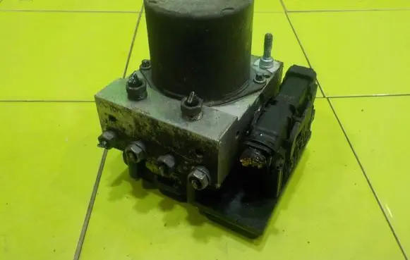 Nissan Note (E11) ABS Pump 0265235494