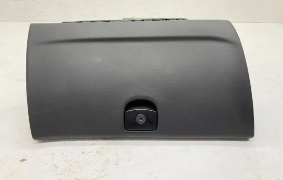 Peugeot 407 Glove box
