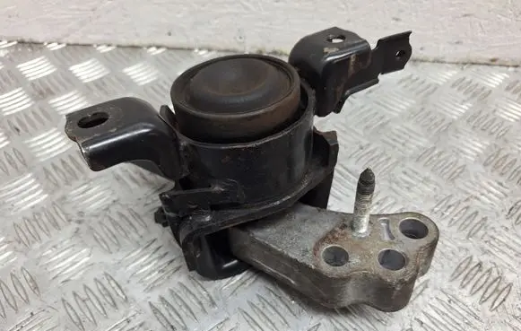 Toyota Auris 150 Engine mount bracket 123050R020 123150R020
