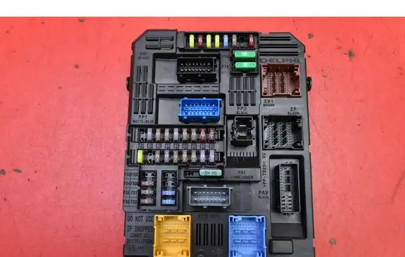 Peugeot 5008 Fuse box set 9832880680