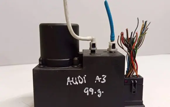 Audi A3 S3 8L Central locking vacuum pump 93059193