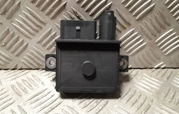 BMW 5 F10 F11 Glow plug pre-heat relay E2110022368 0006491135 0522140702