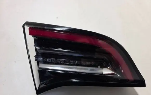 Tesla Model 3 Tailgate rear/tail lights 1502088-00-B