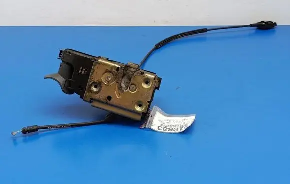 Nissan Primera Front door lock 