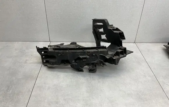 Audi Q5 SQ5 8R Headlight/headlamp mounting bracket 8R0805608