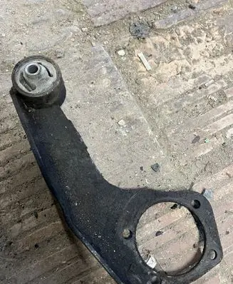 Mitsubishi Pajero Front differential bracket 