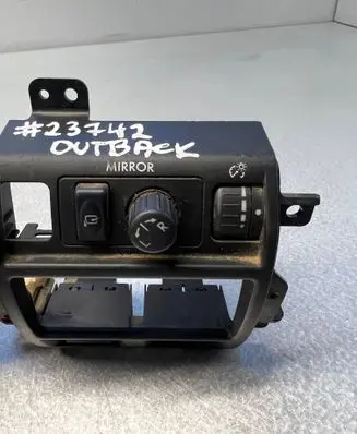 Subaru Outback Wing mirror switch ---