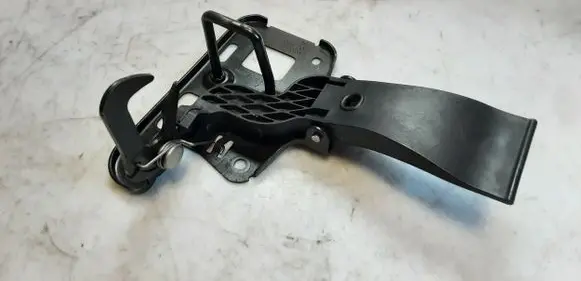 Audi A4 S4 B8 8K Engine bonnet/hood lock/latch loop/hook 8T0823480