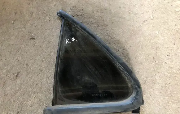 KIA Sorento Rear vent window glass 
