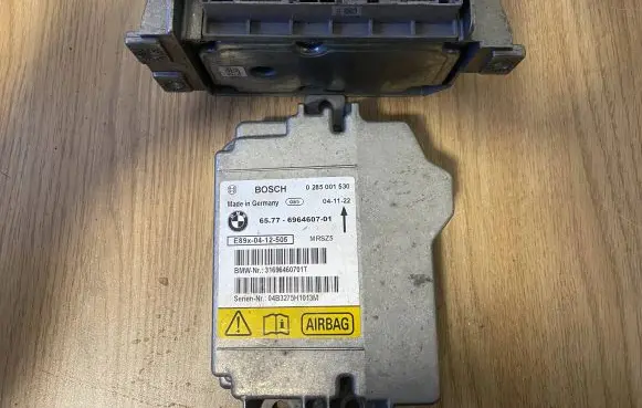 BMW 1 E81 E87 Airbag control unit/module 6964607 31696460701T 0285001530