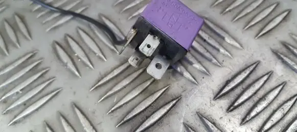 Renault Laguna I Other relay 12v50a03525