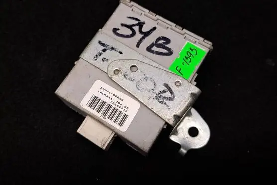 Toyota Corolla E120 E130 Door central lock control unit/module 8974102050
