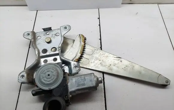 Toyota Corolla Verso E121 Rear door window regulator with motor 8572020400 0620401680