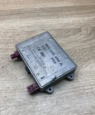 Audi A6 S6 C5 4B Aerial antenna amplifier 8E0035456A