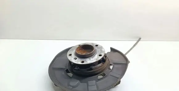 BMW 1 E82 E88 Rear wheel hub spindle/knuckle 6762858