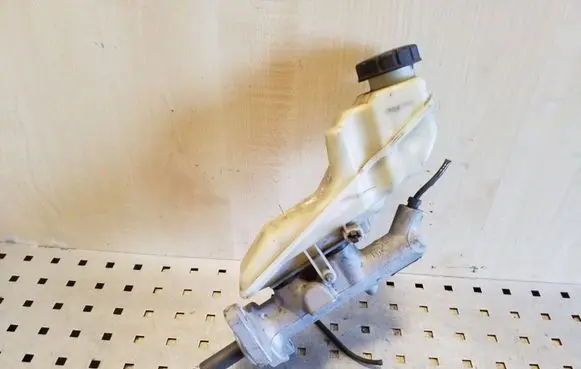 Toyota Corolla E120 E130 Master brake cylinder 2339033010