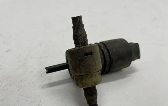 Opel Astra J Windscreen/windshield washer pump
