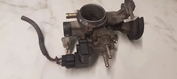 Toyota Yaris Throttle valve 1368001480