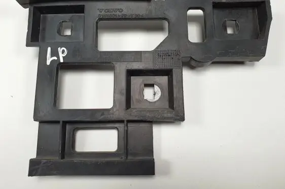 Volvo C70 Front bumper mounting bracket 9151501