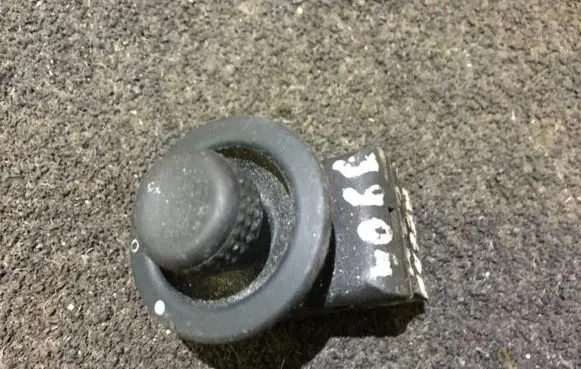 Wing mirror switch