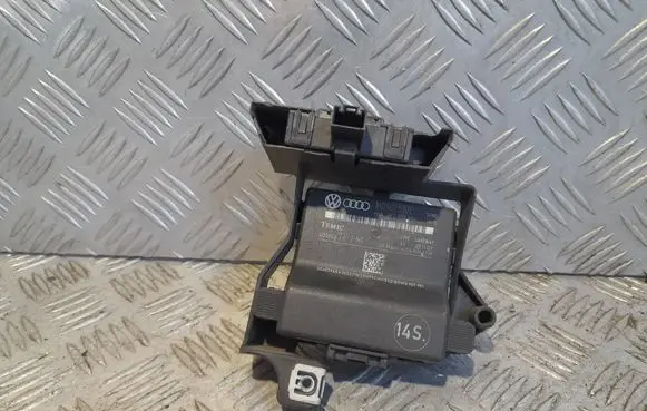 Audi A3 S3 8P Gateway control module 1K0907530L