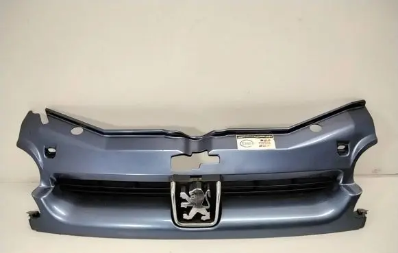 Front bumper upper radiator grill