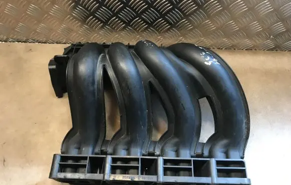 Mercedes-Benz C W203 Intake manifold A6110903537