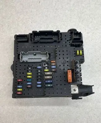Volvo XC90 Fuse module 8676391 12217799 05W174