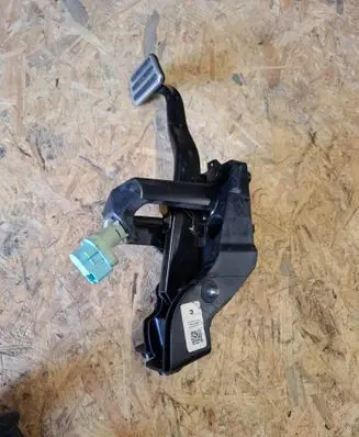 Ford Mustang VI Brake pedal FR3C2D094CD