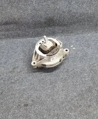 BMW 4 F32 F33 Engine mount bracket 6856405