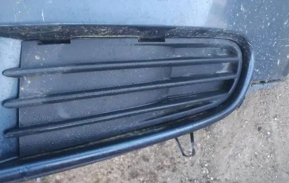 Volvo V50 Front bumper lower grill
