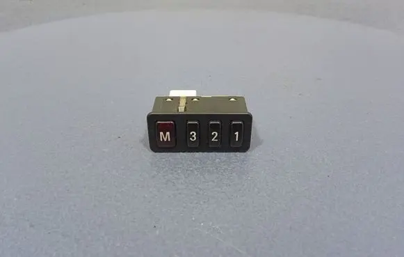 BMW 5 E39 Seat heating switch 8352160