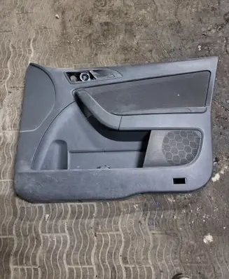 Skoda Yeti (5L) Front door card panel trim 5L1867012