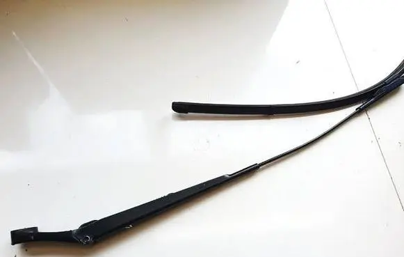Opel Zafira B Front wiper blade arm 13145563