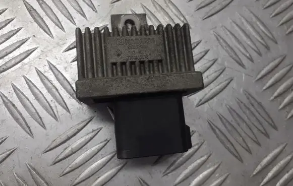Volvo S40 Window wiper relay 7700113078