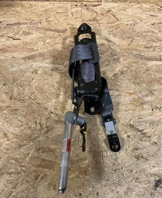 Volvo V70 Front seatbelt 8665872