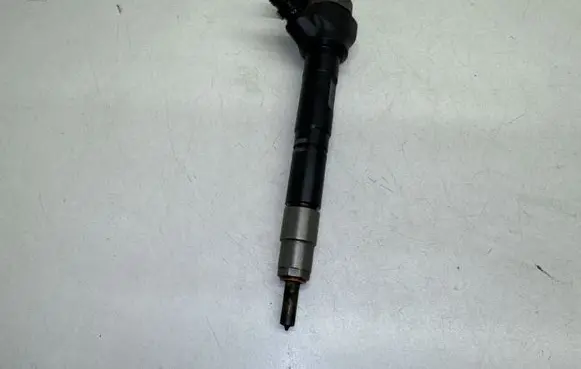 Volkswagen PASSAT B7 Fuel injector 0986435166