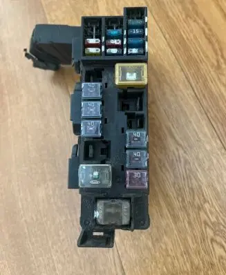 Nissan X-Trail T30 Fuse box set 24381AU000 71545078
