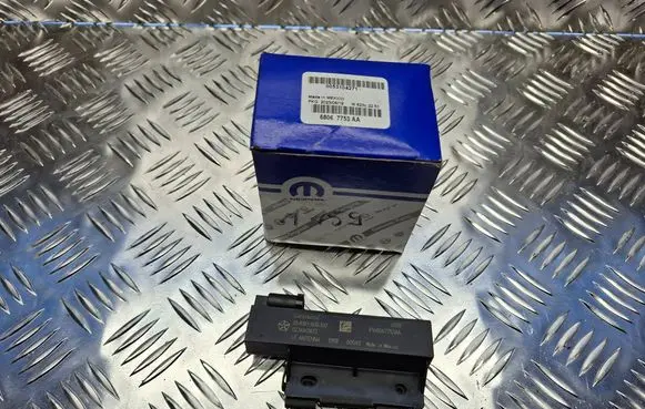 Jeep Grand Cherokee Keyless system antenna 68067753AA