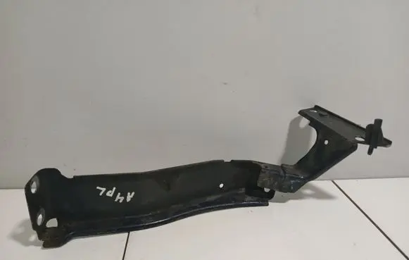 Audi A4 S4 B8 8K Fender mounting bracket 8K0821136B