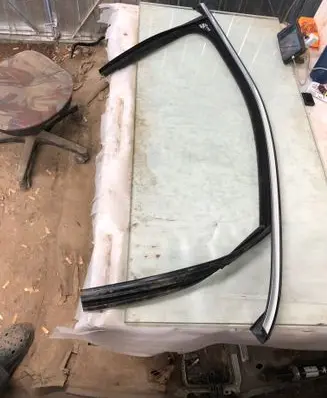 Mercedes-Benz GLC C254 Rubber seal front door window/glass A2547250400